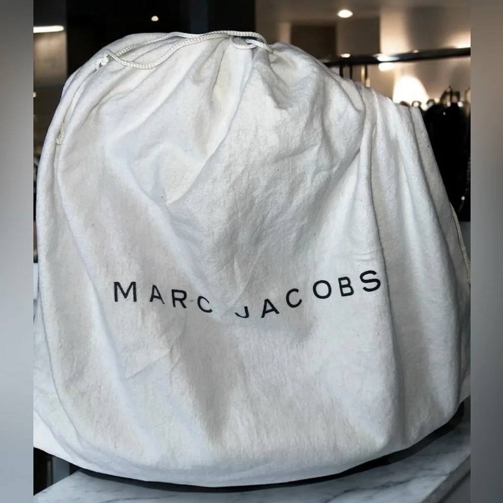 Marc Jacobs Parachute Stam METALLIC SILVER KISS-LOCK & Dust-bag Included
